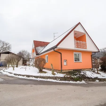 Tina With Seasonal Pool Apartman *