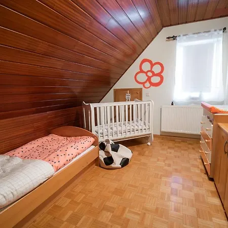 Tina With Seasonal Pool Апартаменты Podsreda