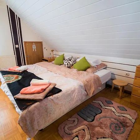 Tina With Seasonal Pool * Podsreda