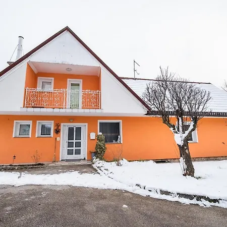 Tina With Seasonal Pool Apartman