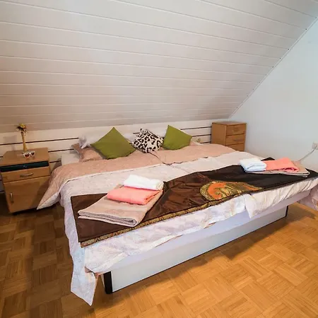 Apartman Tina With Seasonal Pool Podsreda