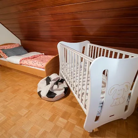 Tina With Seasonal Pool Апартаменты Podsreda