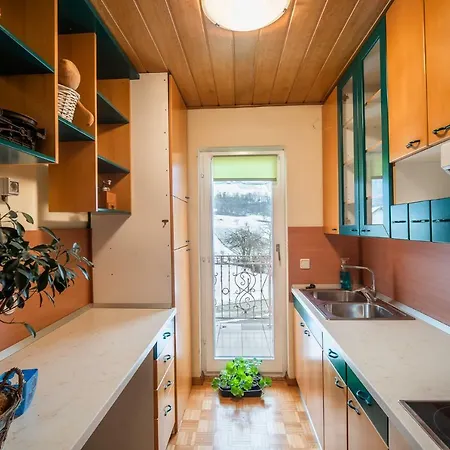 Apartman Tina With Seasonal Pool Podsreda