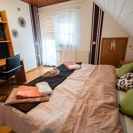 Tina With Seasonal Pool Apartment Podsreda