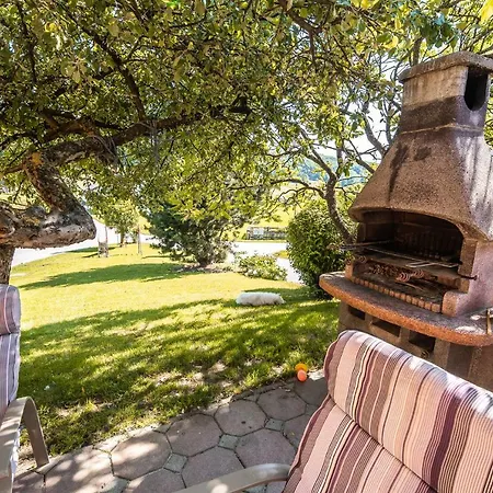 Tina With Seasonal Pool Podsreda