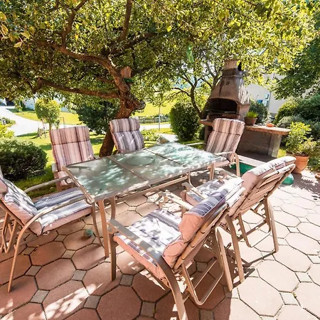 Tina With Seasonal Pool Apartman Podsreda