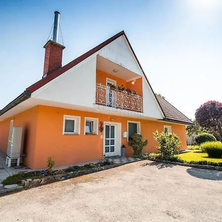 Apartman Tina With Seasonal Pool *