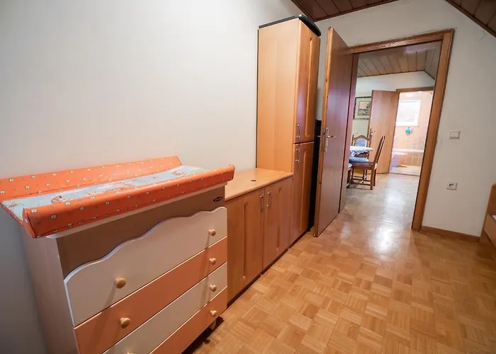 Tina With Seasonal Pool Appartement