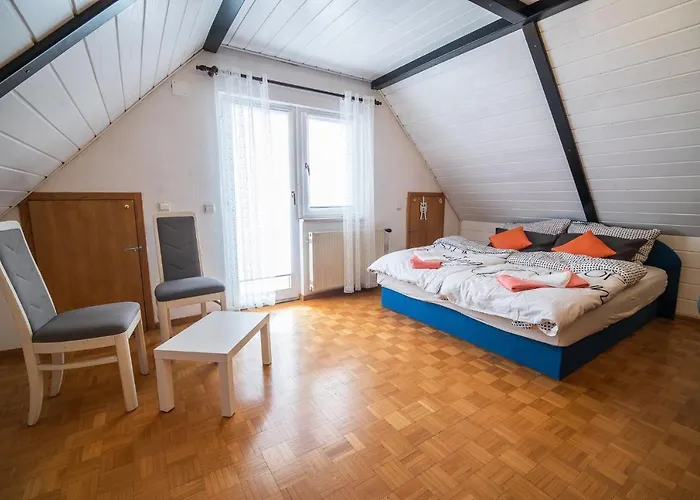 Tina With Seasonal Pool 公寓