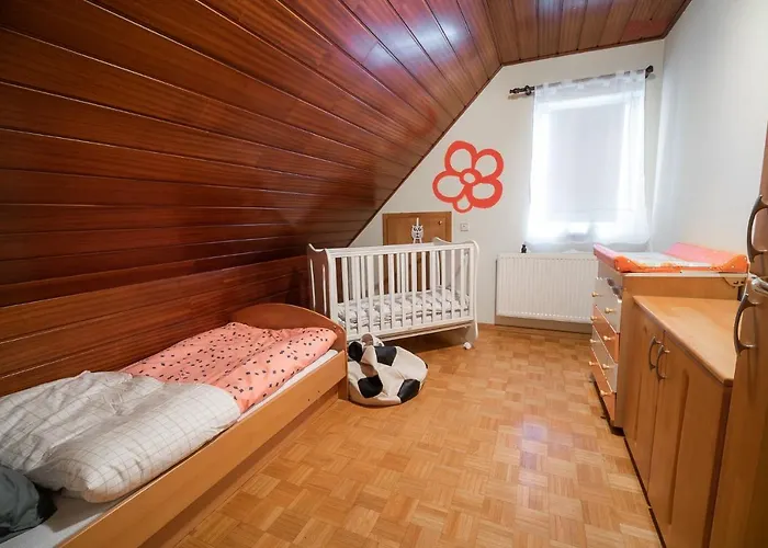 Tina With Seasonal Pool 公寓 Podsreda