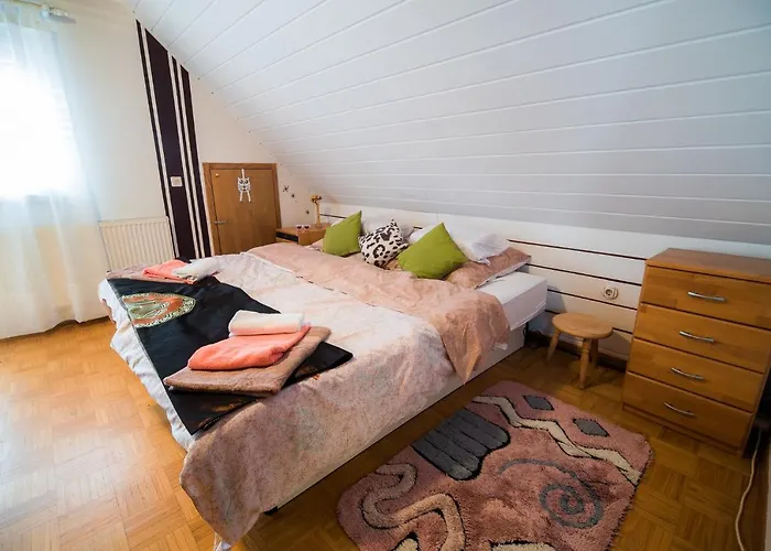 Tina With Seasonal Pool * Podsreda