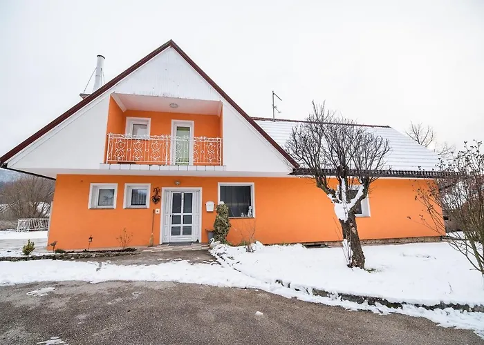 Tina With Seasonal Pool Appartement