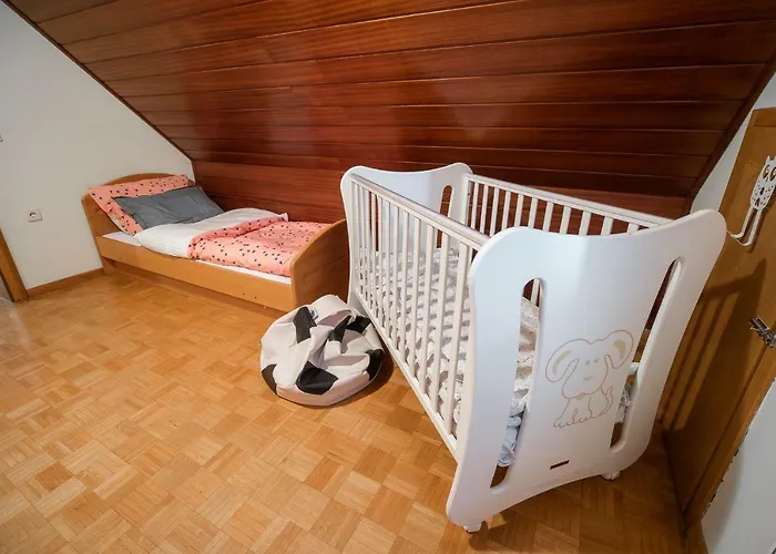 Tina With Seasonal Pool 公寓 Podsreda