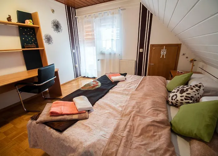 Tina With Seasonal Pool 公寓 Podsreda