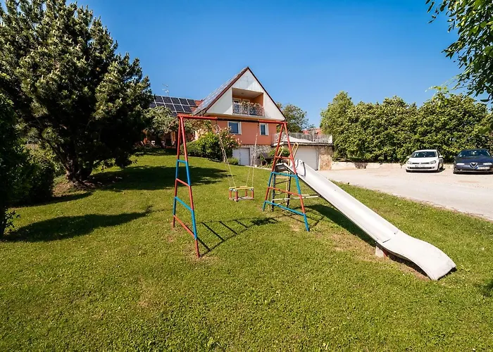 公寓 Tina With Seasonal Pool Podsreda