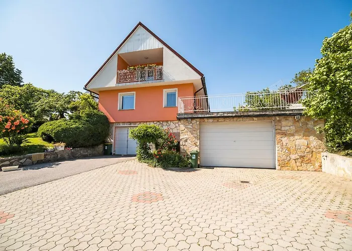 Tina With Seasonal Pool