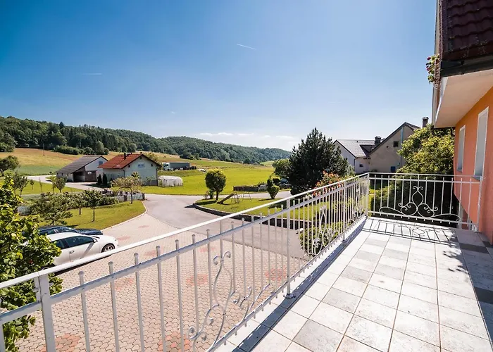 Tina With Seasonal Pool Podsreda